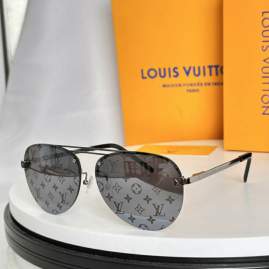 Picture of Louis Vuitton Sunglasses _SKUfw75177754fw